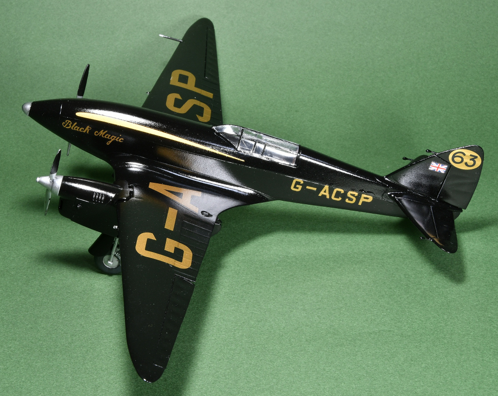 二人で空へ DH．88コメット・レーサー: プラモデルによる