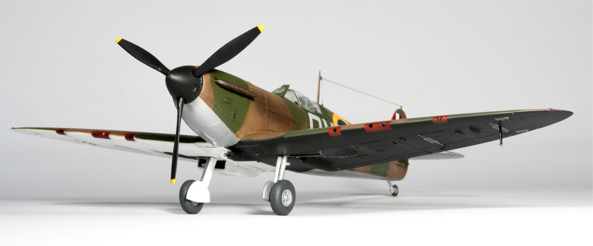 RAFイギリス空軍 スーパーマリン・スピットファイア戦闘機のプラモデル: プラモデルによる航空模型博物館