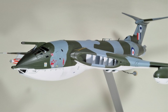 エアフィックス 1/72 イギリス空軍 ハンドレページ ヴィクター B.2 プラモデル X12008 エアフィックス 1/72 イギリス空軍 ハンドレページ ヴィクター B.2 プラモデル X12008