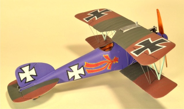 い. 絶版品 エデュアルド 1/48 複葉機 アルバトロスDⅤ