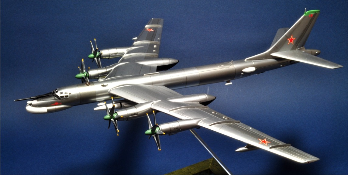 空飛ぶ熊さん ツポレフＴｕ９５ベア: プラモデルによる航空模型博物館